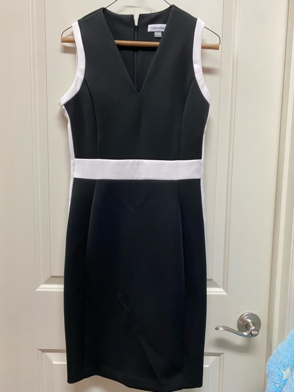 Calvin Klein Black and White V‑Neck Sheath Dress